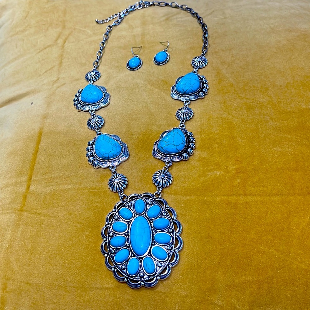 New Turquoise and Silver Necklace matching earrings. Large Turquoise stones.